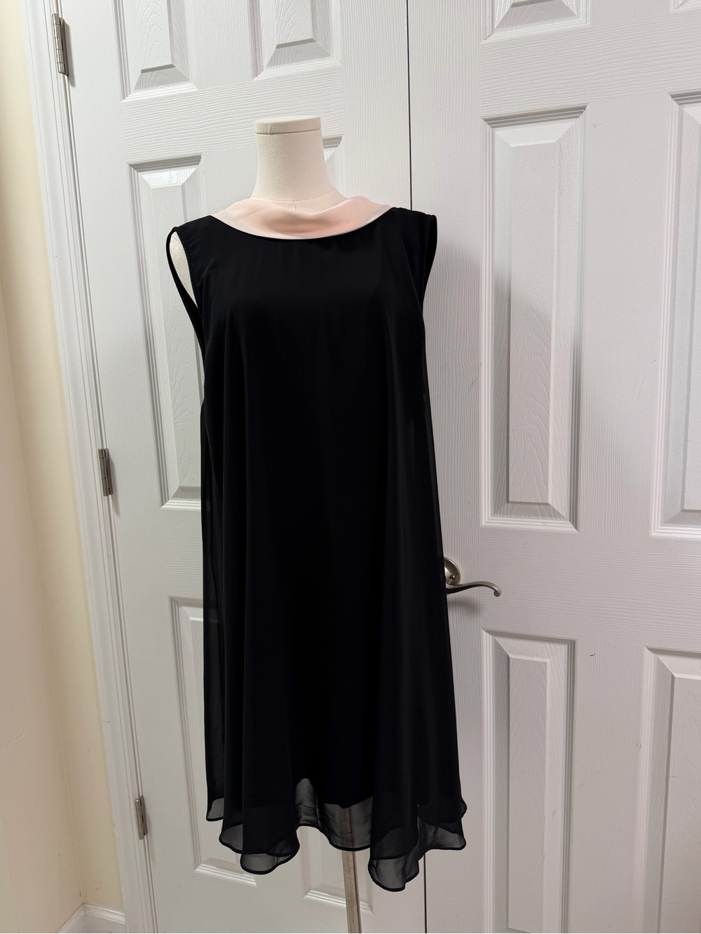 Alfani Black Ivory Peter Pan Collar Sleeveless Dress Size 10